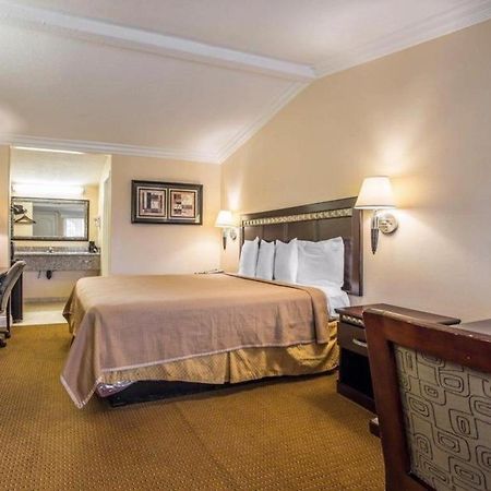 Rodeway Inn Carlsbad Exterior foto