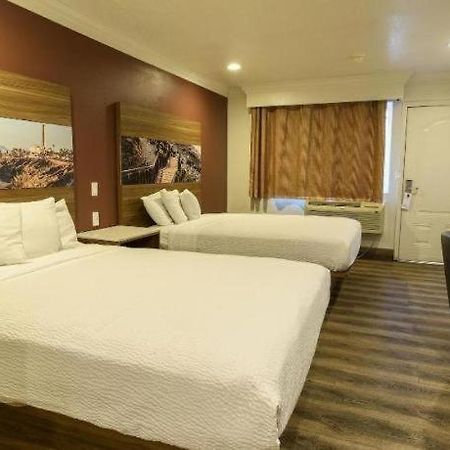 Rodeway Inn Carlsbad Exterior foto