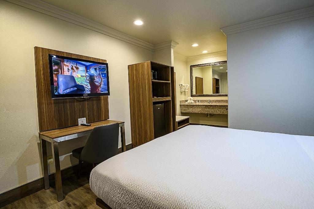 Rodeway Inn Carlsbad Exterior foto
